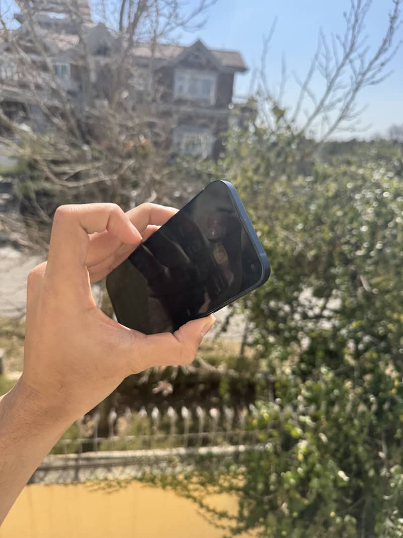 Apple iPhone 13 5