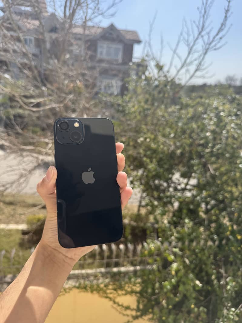 Apple iPhone 13 8