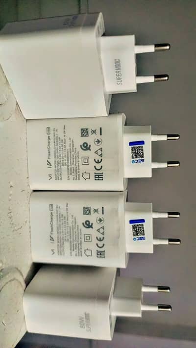 100 present original charger