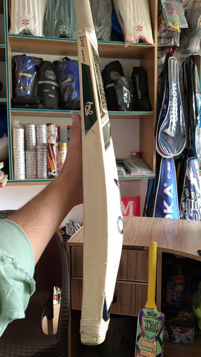 Kashmir bat urgent sell
