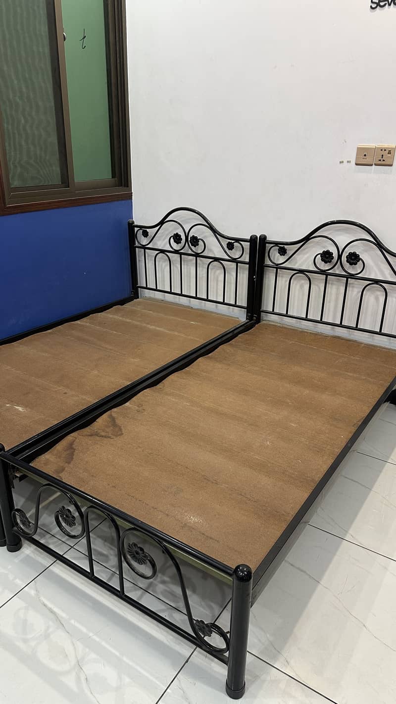 Iron bed set 0