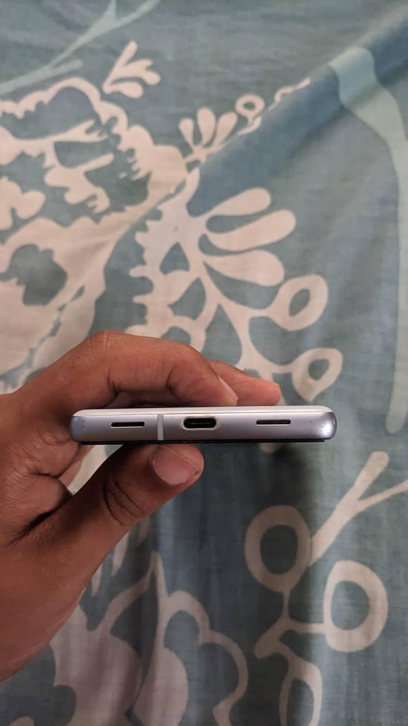 Google Pixel 7 4
