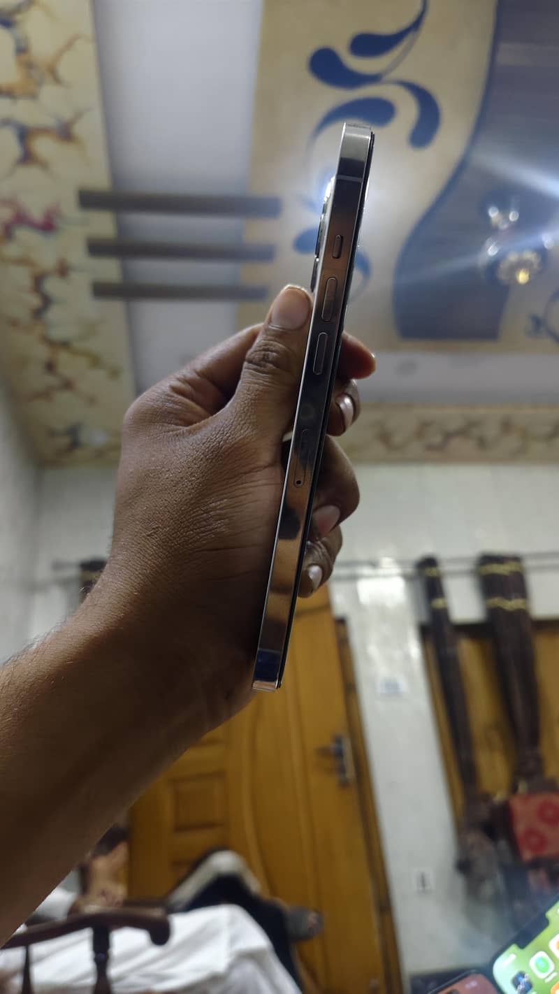 Apple iPhone 12 Pro Max 4