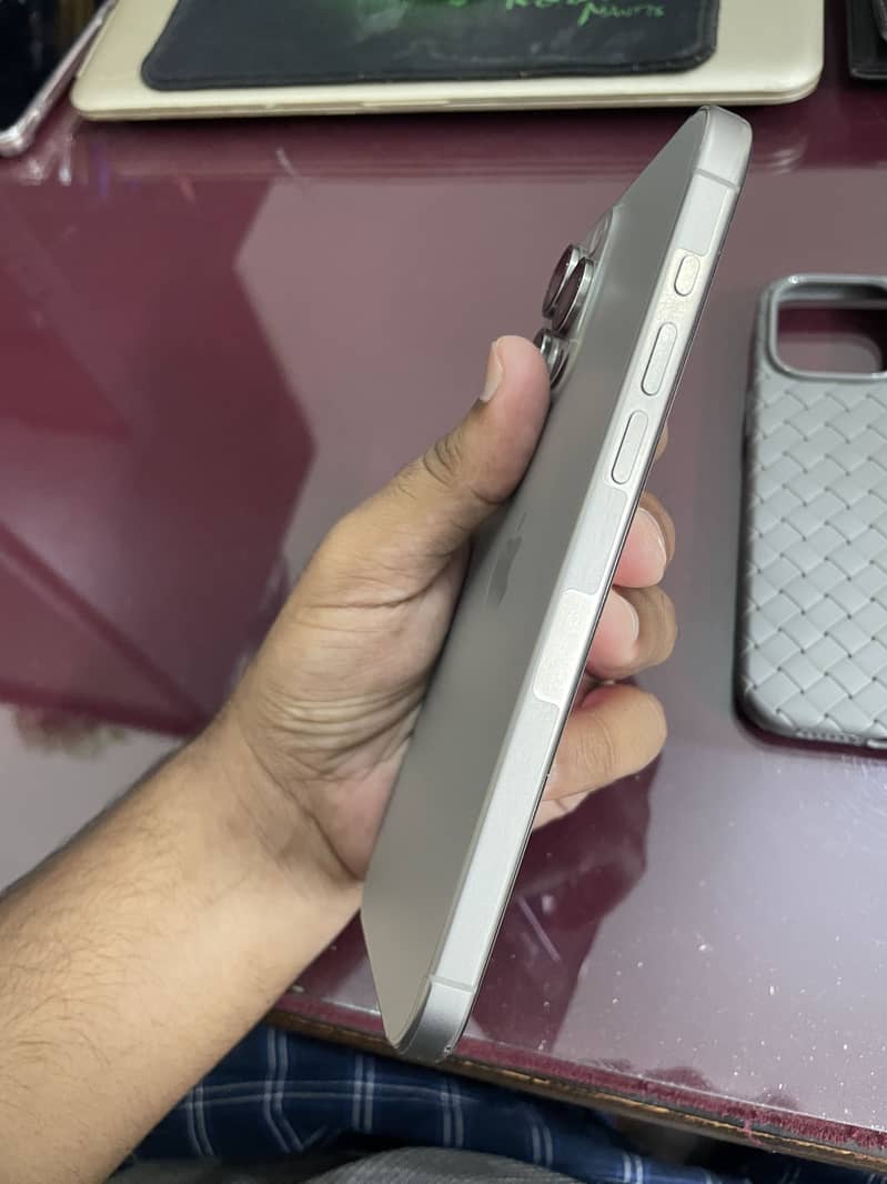 iPhone 15 Pro Max 1