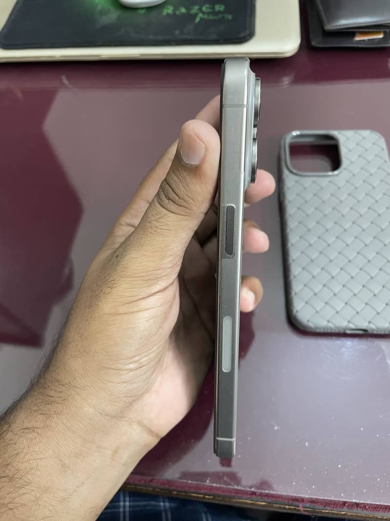 iPhone 15 Pro Max 5