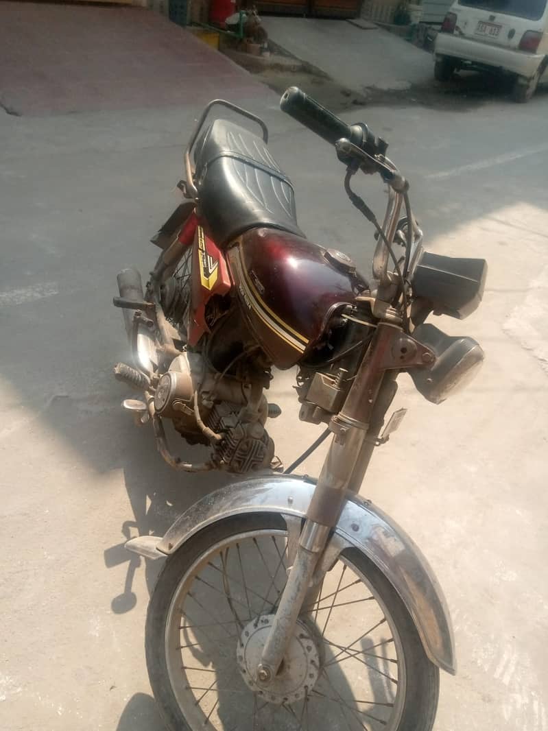 Dhoom 70 cc 3