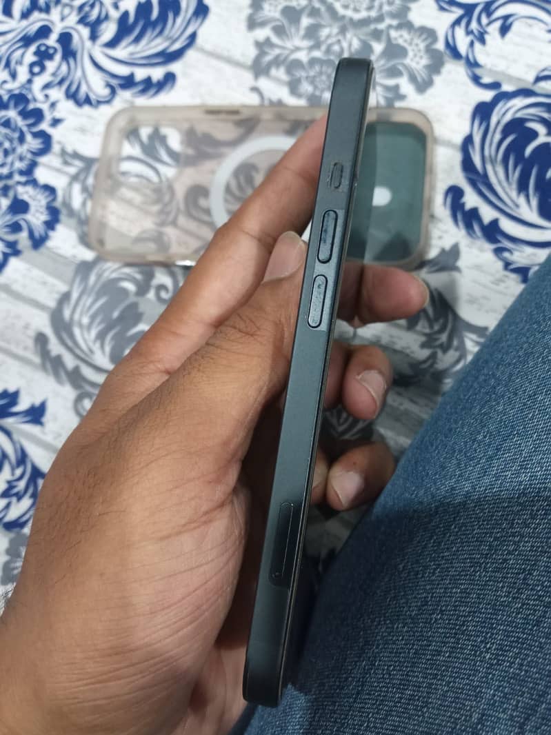 Apple iPhone 13 5