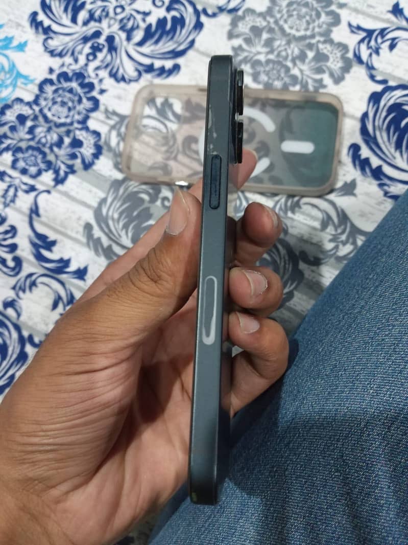 Apple iPhone 13 6