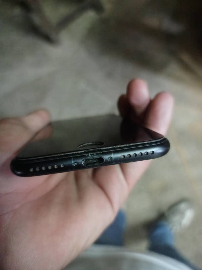 Apple iPhone 7 2