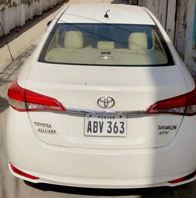 Toyota Yaris ATIV 1.3 AUTO total genian paint forst owner