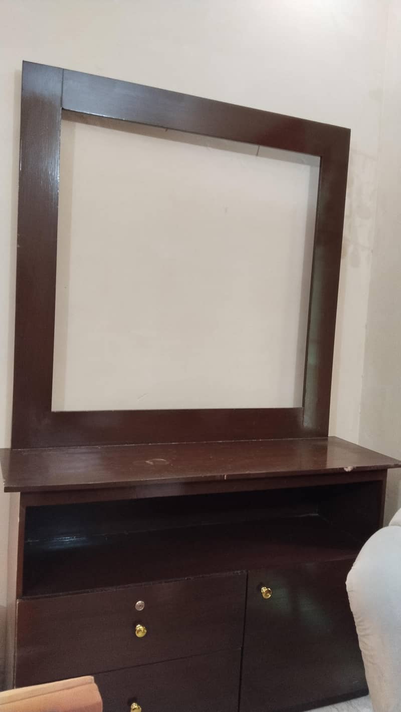 sides table with centre table 1 dressing table without mirror 3