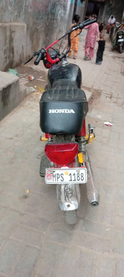HONDA BIKE FOR SALE ONLY IN 27000