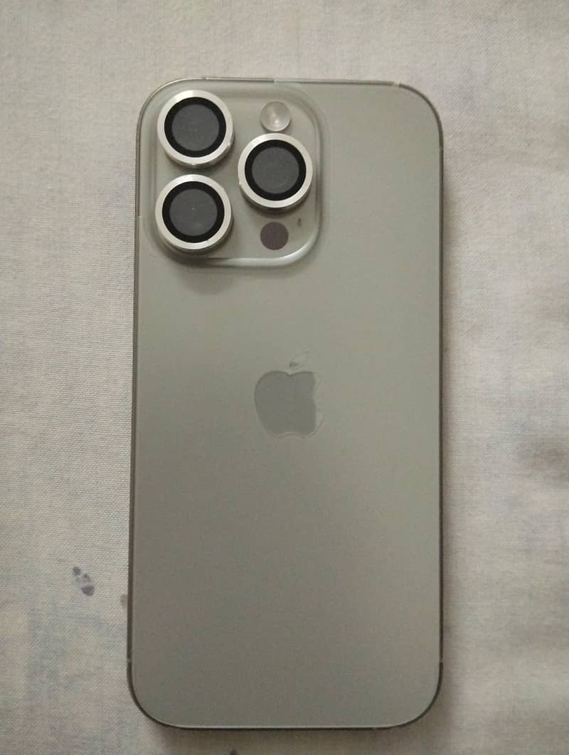 Apple iPhone 16 Pro 1