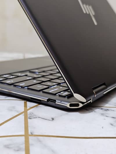Spectre 12 generations 1TB SSD core i7