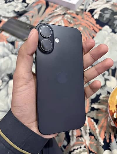 Apple iPhone 16