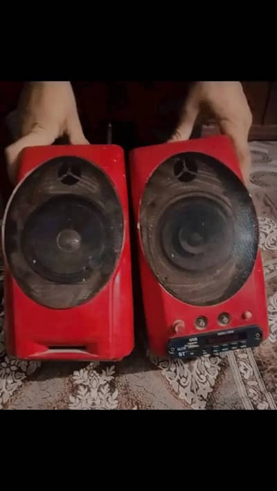Used speaker in good condition with PC connective cable and bluetooth