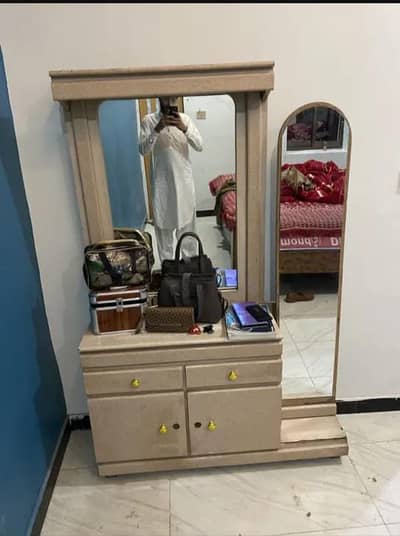 Dressing Table with Double Mirrors