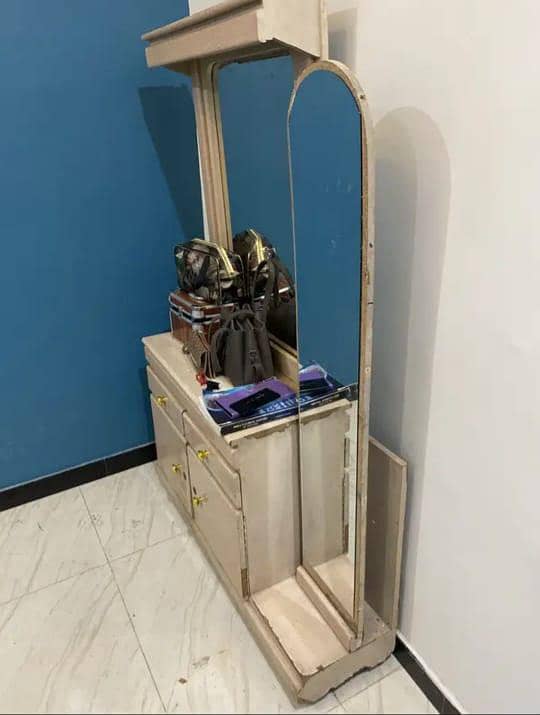 Dressing Table with Double Mirrors 1