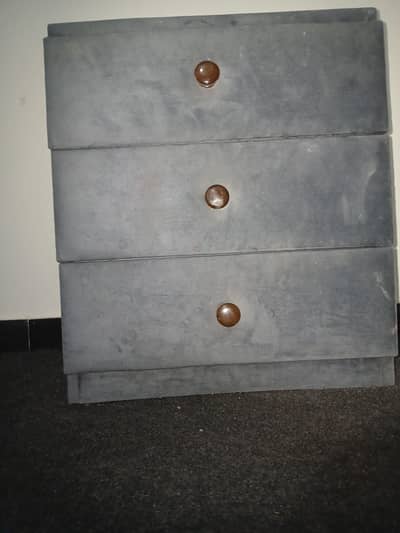 2 side tables 1 dressing draws
