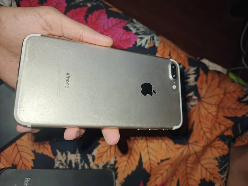 Apple iPhone 7 Plus 5