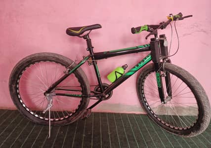 green sports cycle without gear