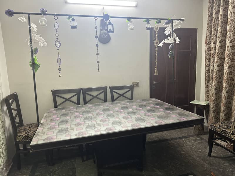 Dining table 0