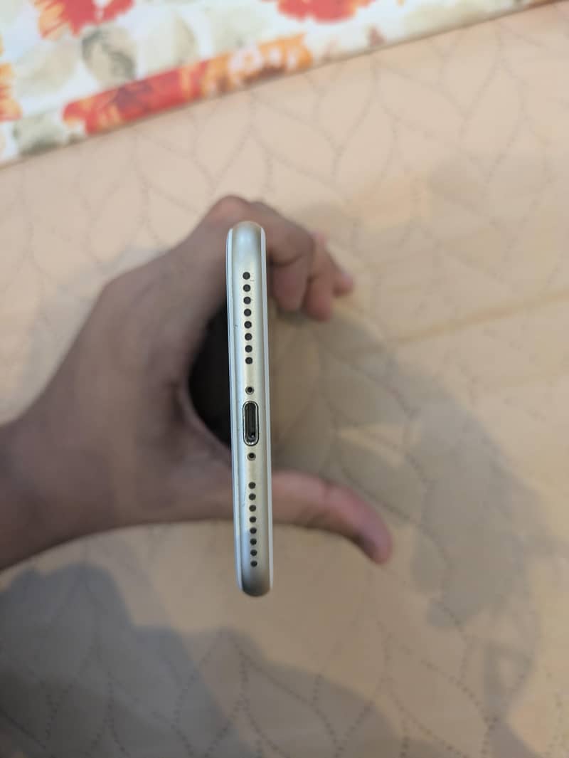 Apple iPhone 7 Plus 4