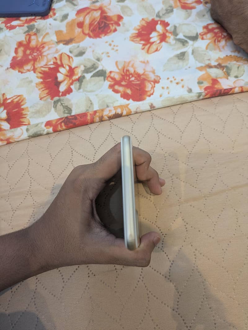 Apple iPhone 7 Plus 5