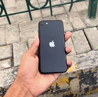 Apple iPhone SE 20 black color full neat and clean phone argent sale