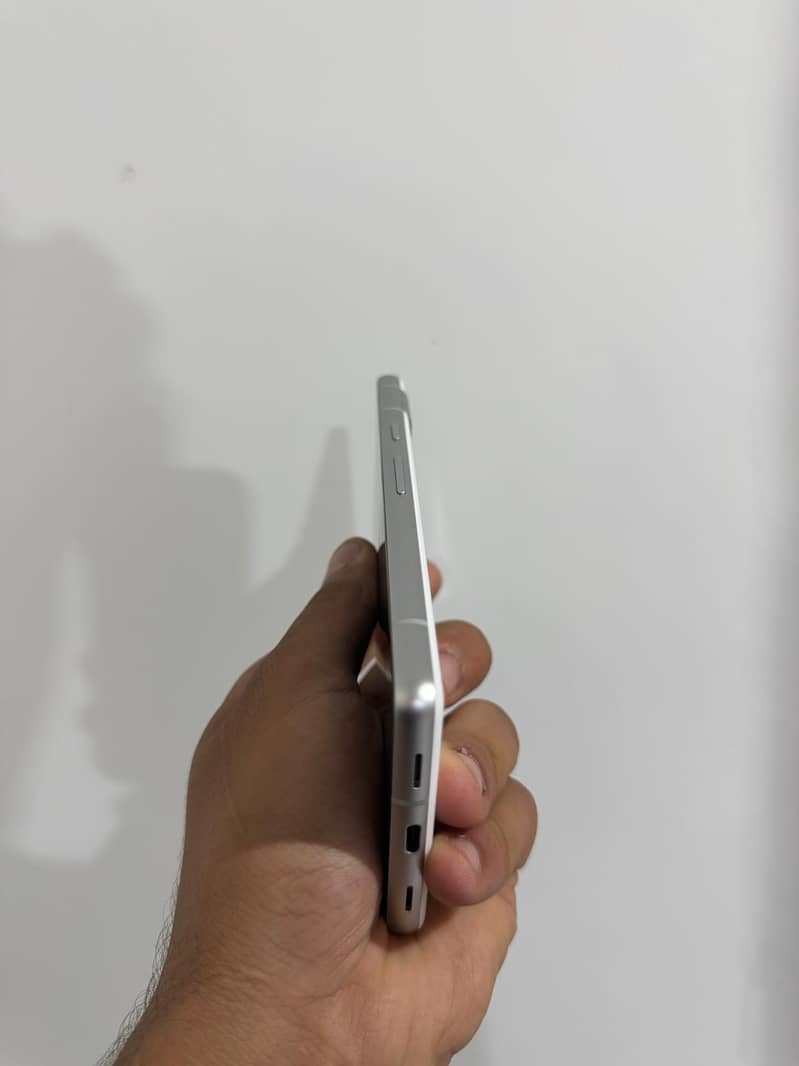 Google Pixel 7a 4