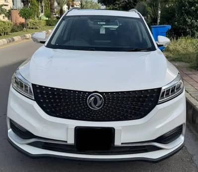 Glory full original like new pearl white color 7 seater car