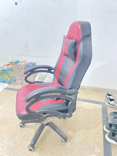Gaming chair new condition hai
