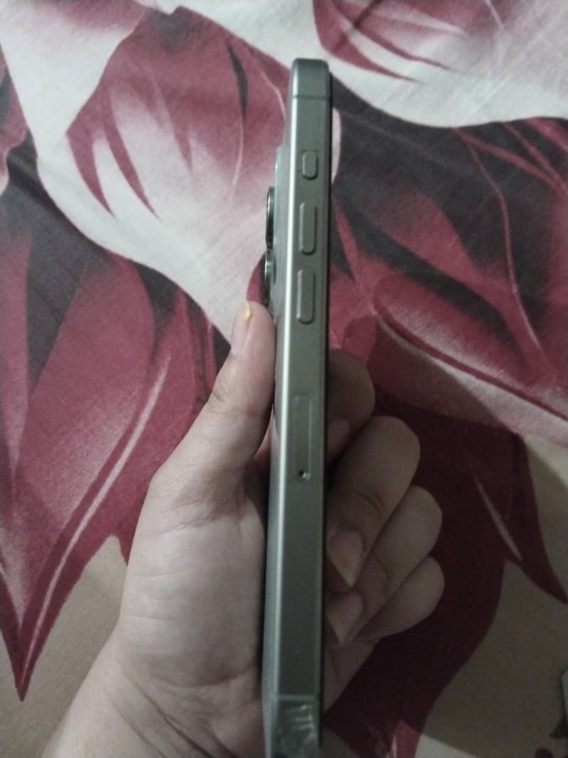 Apple iPhone 15 Pro 3