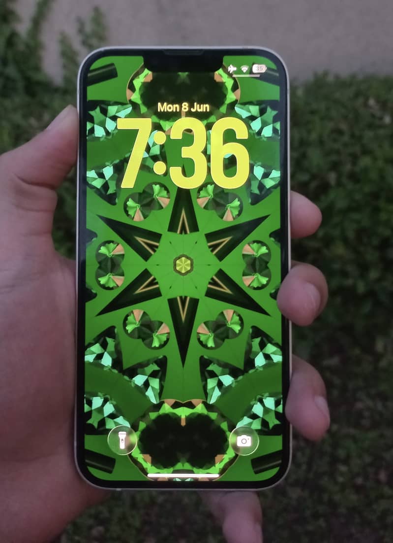 iPhone 13 0