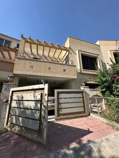 10 Marla Luxury House For Rent