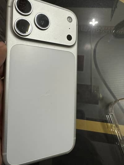 Apple iPhone 17 Pro Max 5 days used. Sim time til 1st August