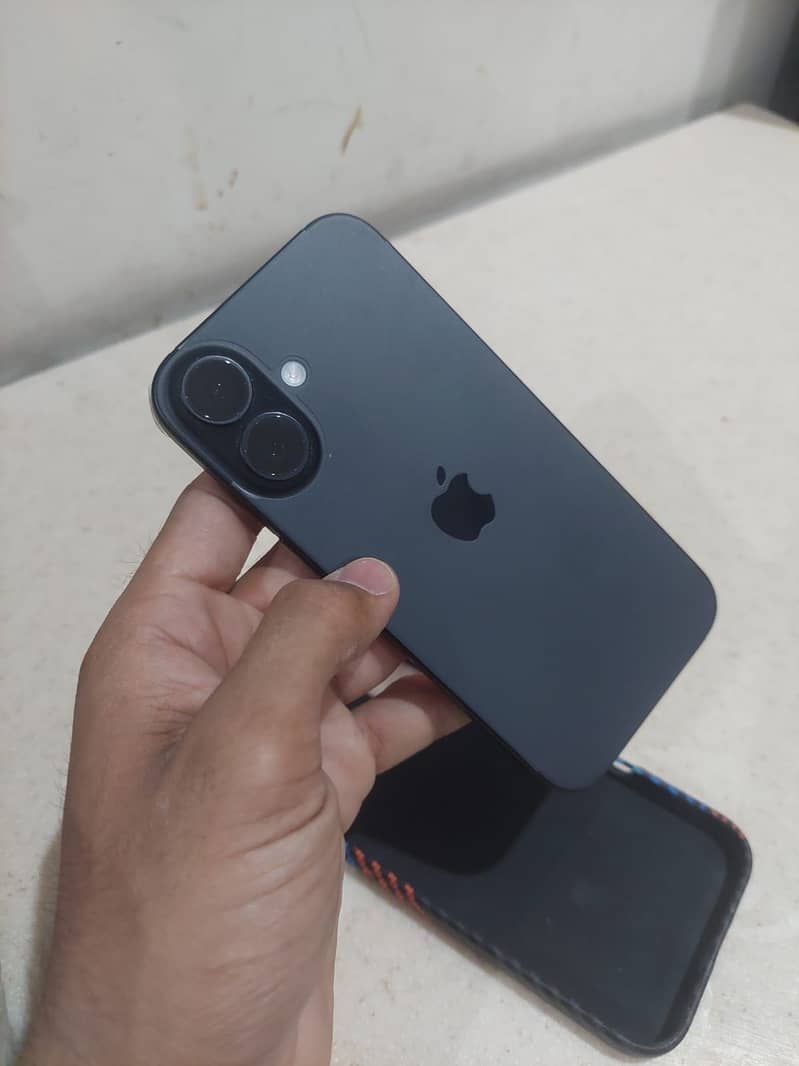 Apple iPhone 16 3