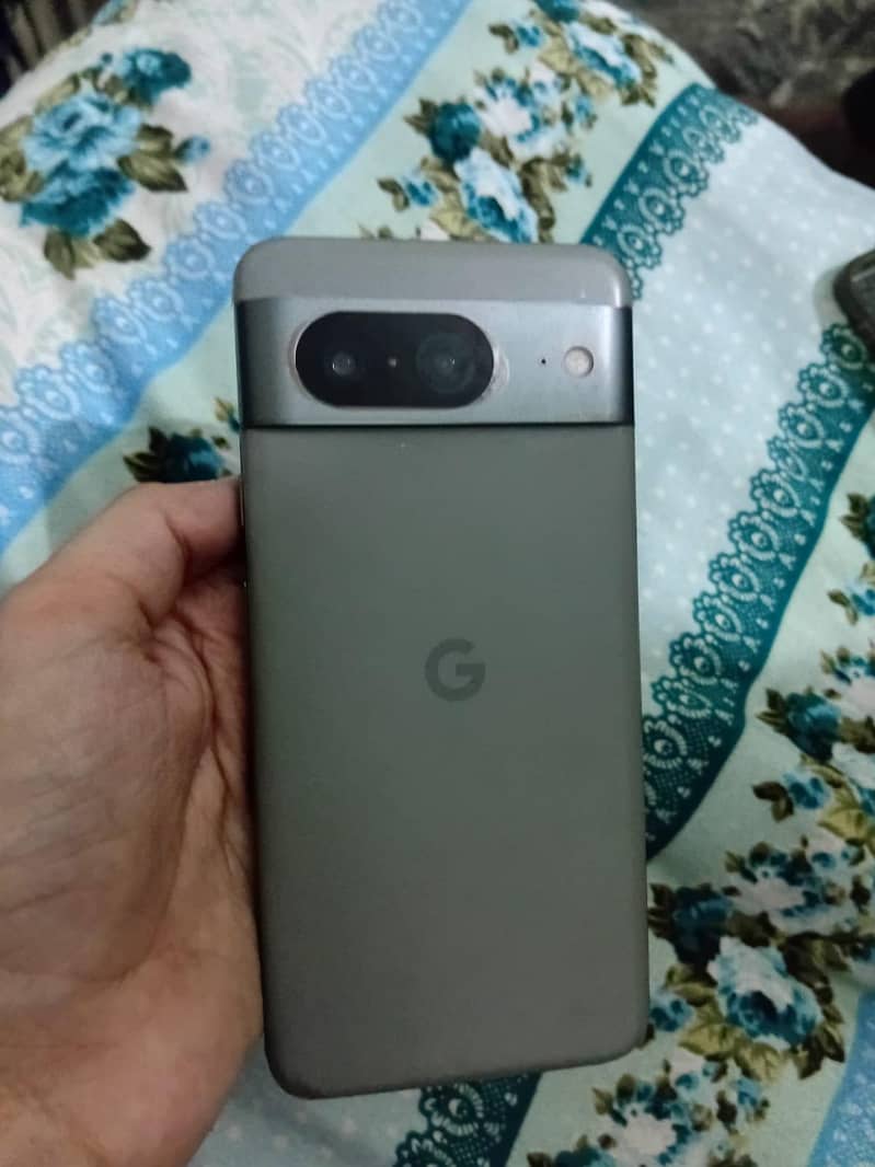 Google Pixel 8 4