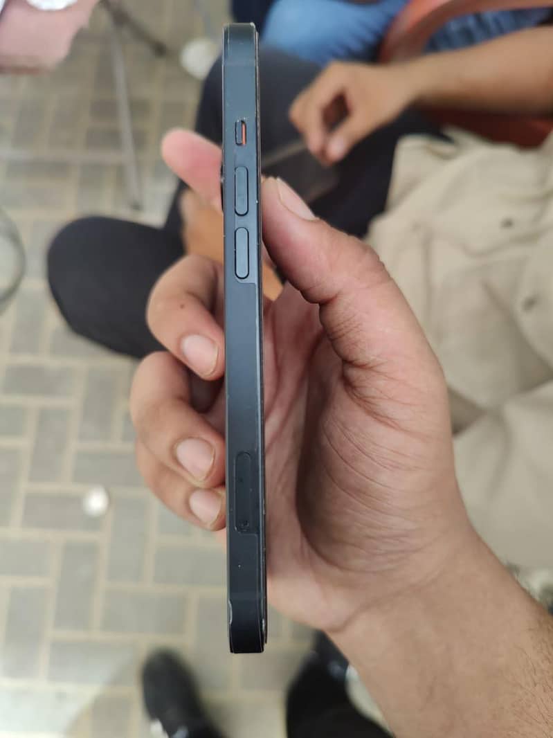 Apple iPhone 13 2