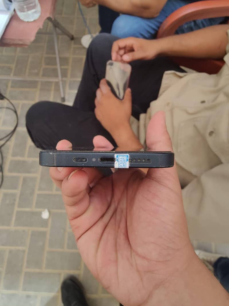 Apple iPhone 13 4