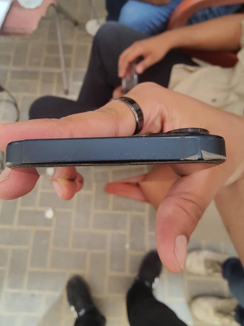 Apple iPhone 13 5