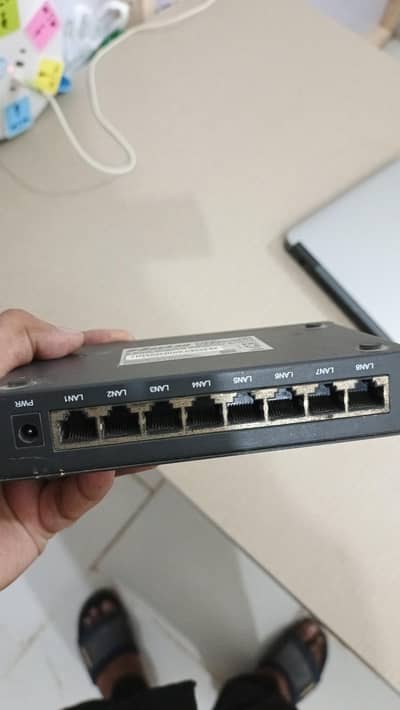 BAYLAN 8PORT SWITCH