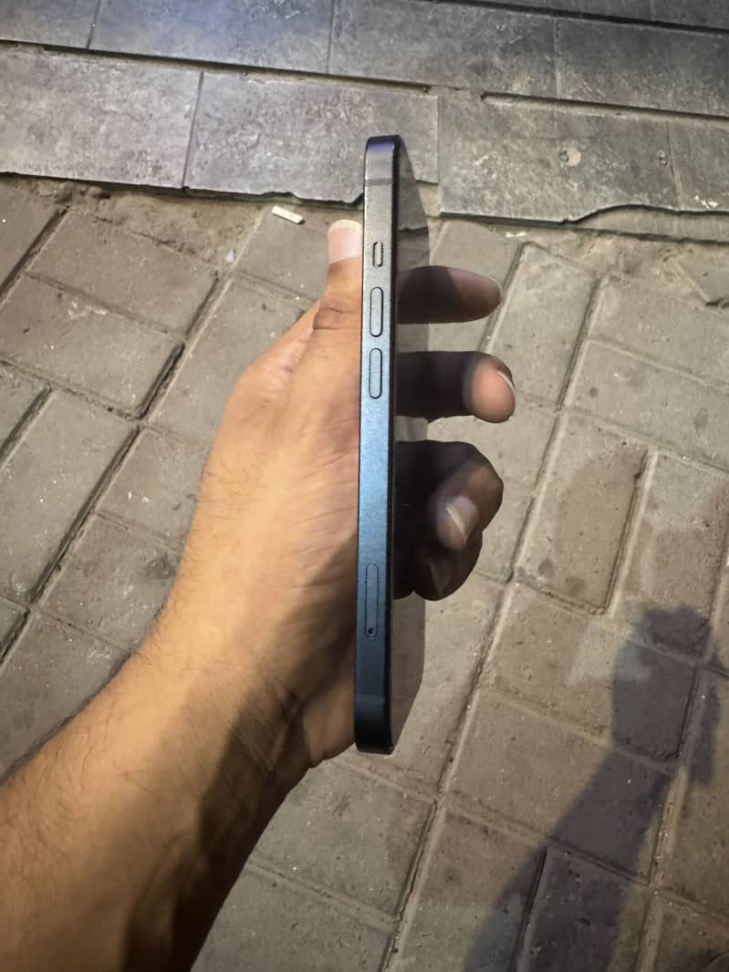 Apple iPhone 13 4