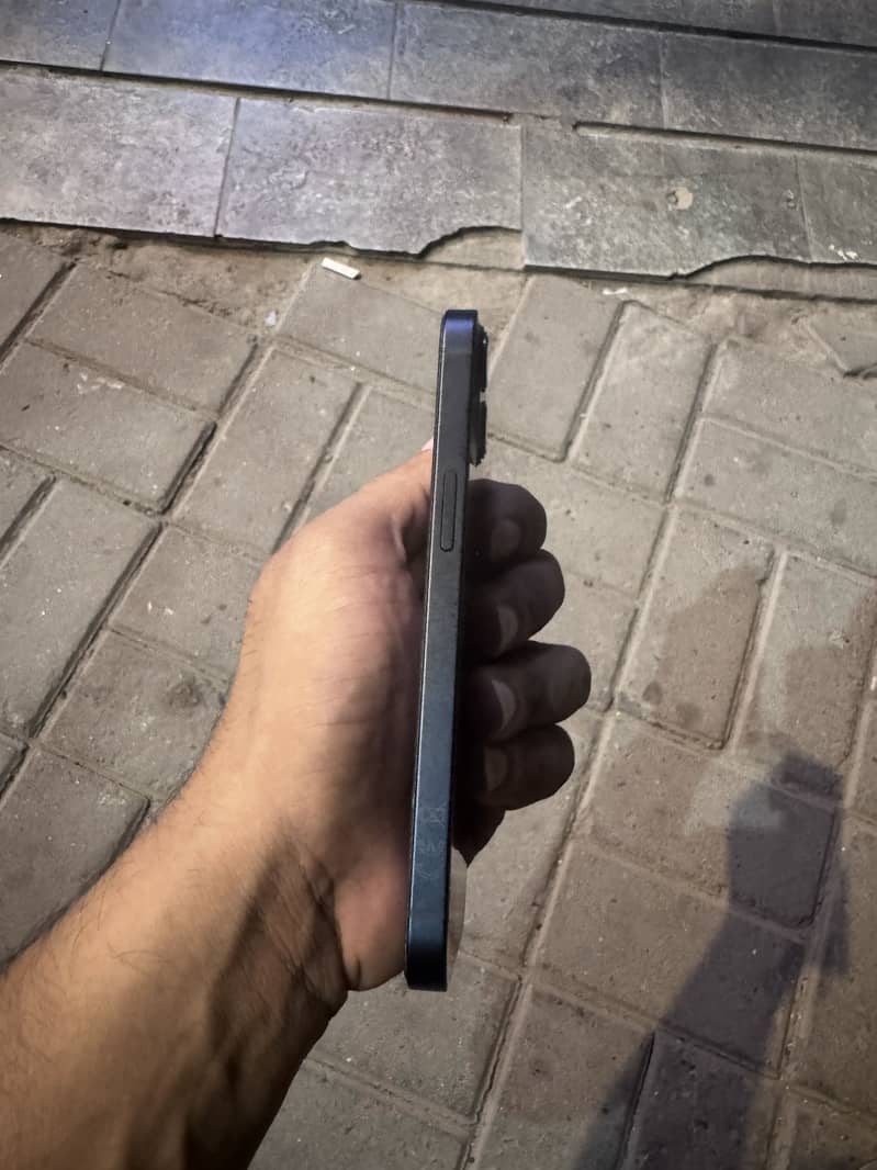 Apple iPhone 13 6