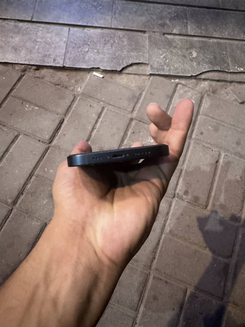 Apple iPhone 13 7