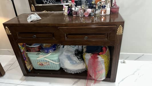 Dressing table with mirror