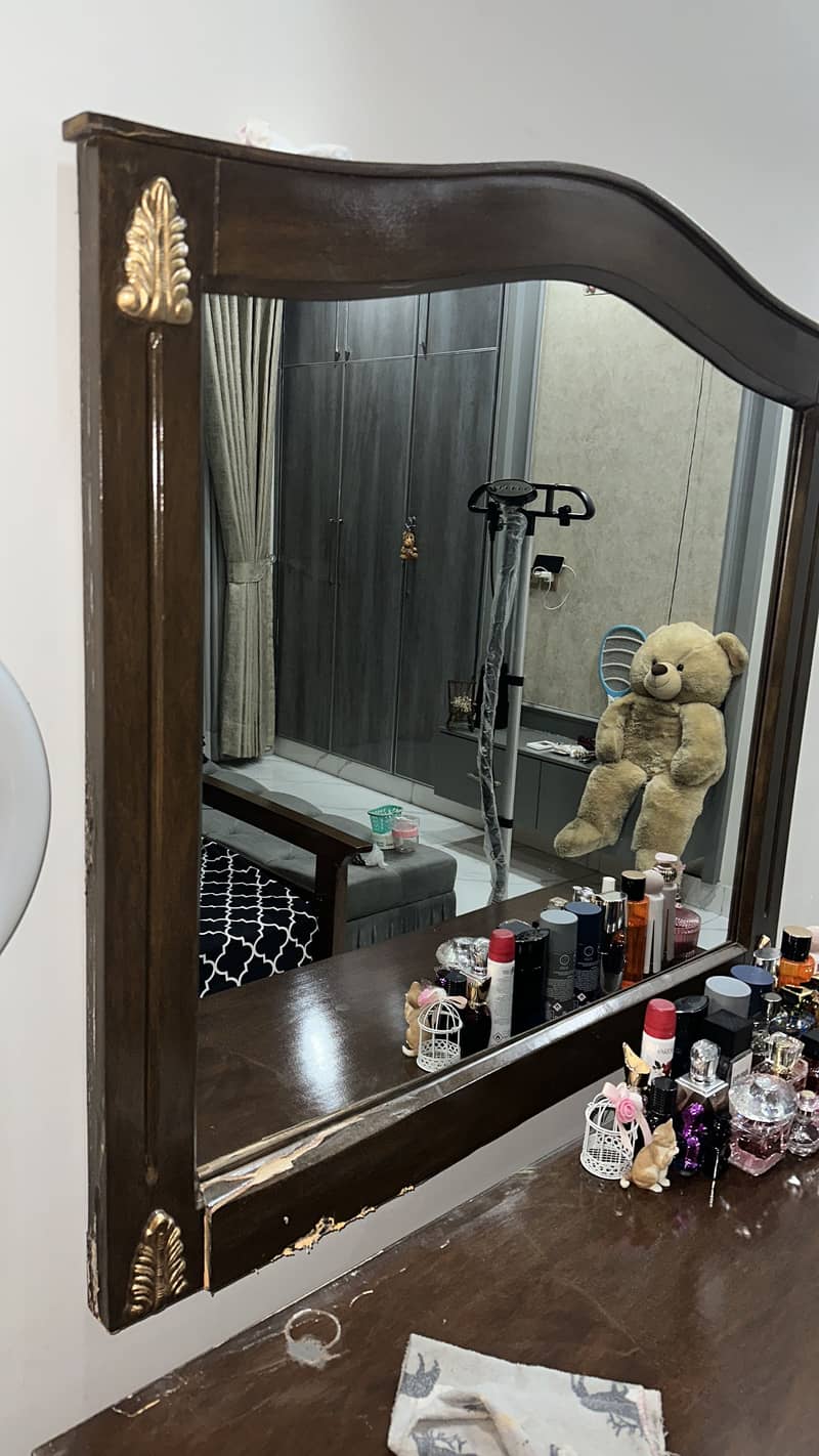 Dressing table with mirror 1