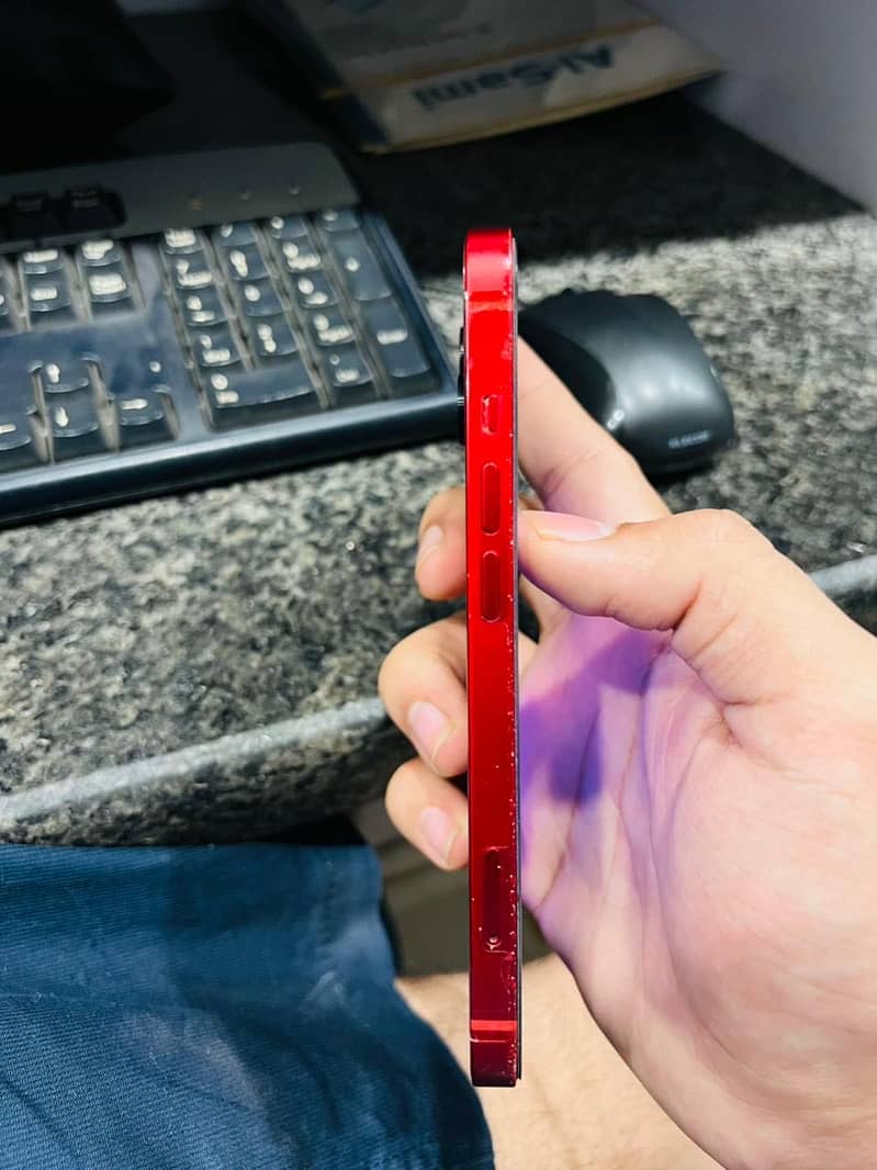 IPhone 13 4