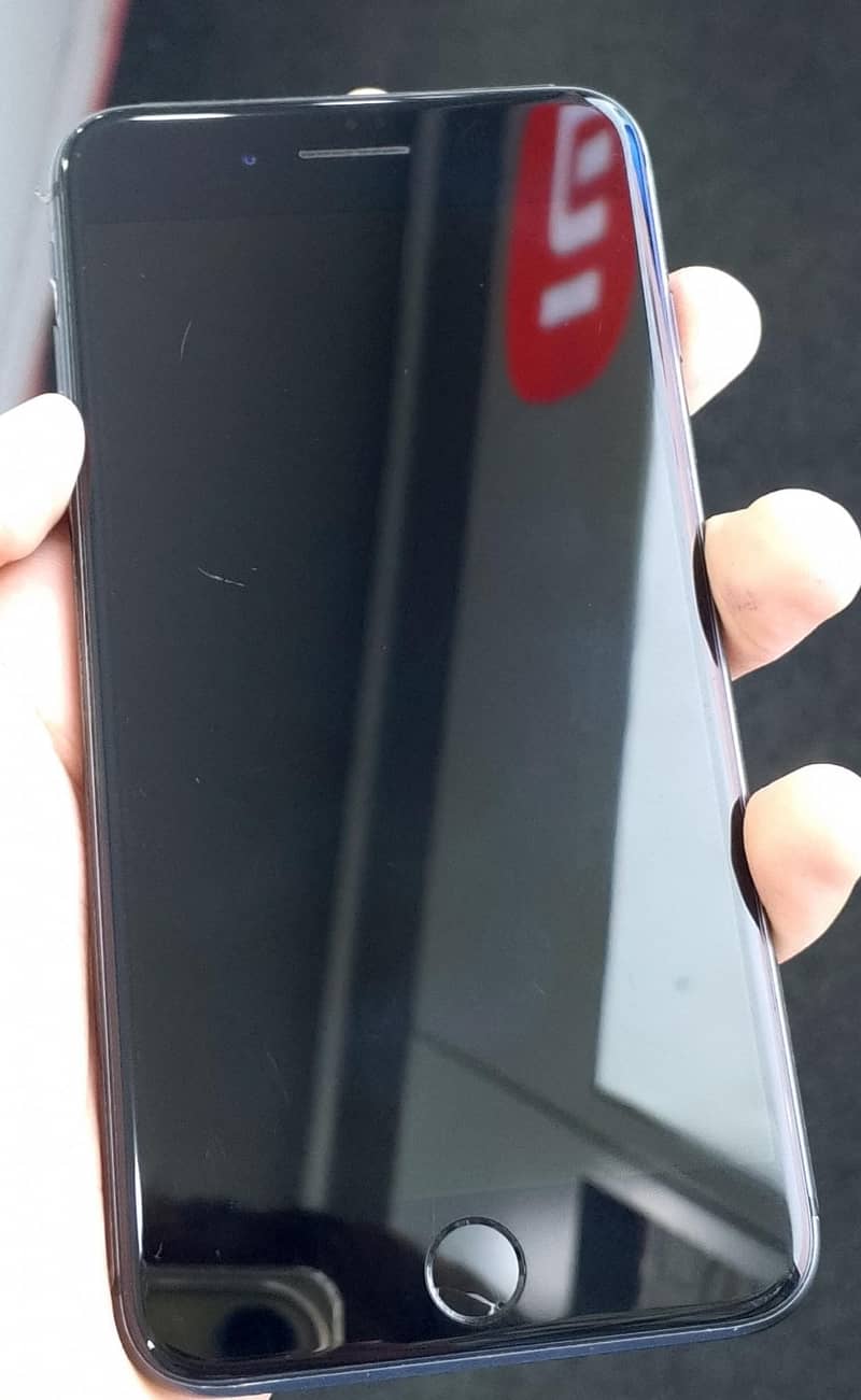 Apple iPhone 8 Plus 1