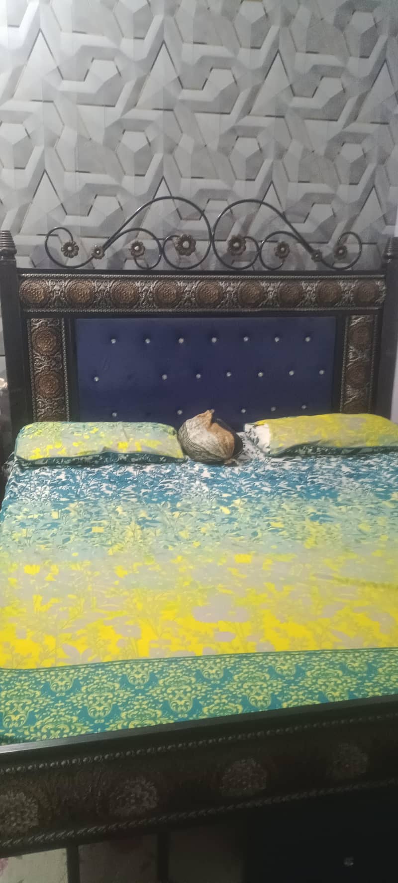 Double bed 0